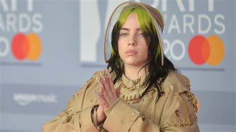 billie desnuda|Billie Eilish y su corto desnudándose contra el body shaming